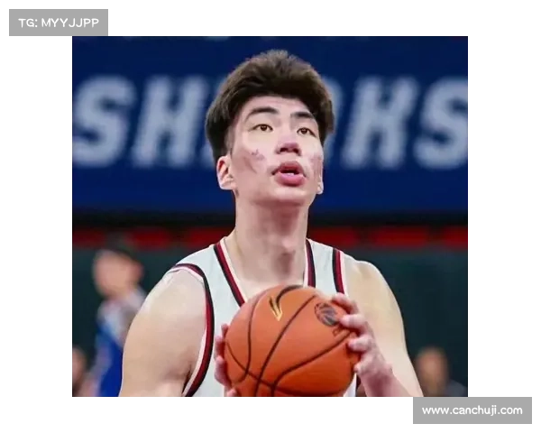 杨瀚森强攻内线凌空扣篮 余嘉豪头顶完成2+1惊艳表现 杨瀚森强攻内线凌空扣篮 余嘉豪头顶完成2+1惊艳表现
